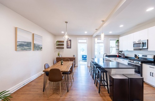 Petworth House | Historic NW DC Rowhome + Hot Tub 5 bed/3.5 bath
