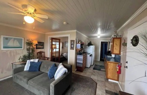 Newport Cottage | Historic Oceanfront Cottage in hip Nye Beach #8