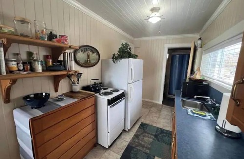 Newport Cottage | Historic Oceanfront Cottage in hip Nye Beach #8