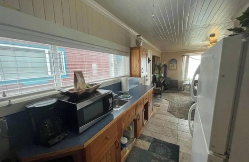 Newport Cottage | Historic Oceanfront Cottage in hip Nye Beach #8