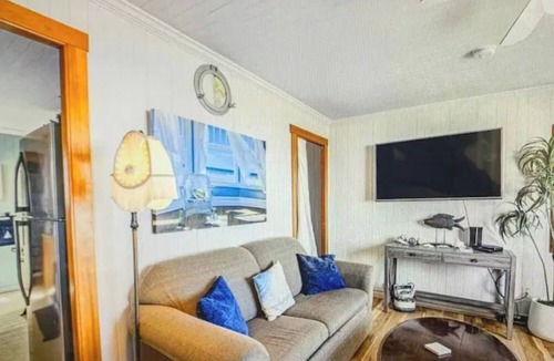 Newport Cottage | Historic Oceanfront Cottage in Charming Nye Beach