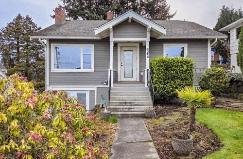 Port Gardner House | Historic PNW Bungalow - Sunset & Water View