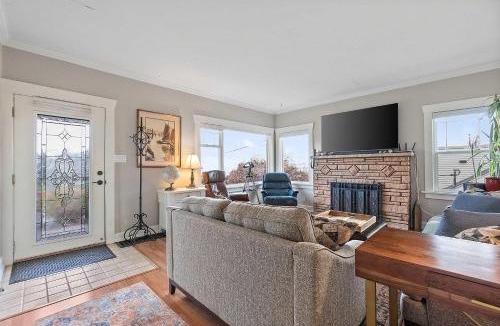 Port Gardner House | Historic PNW Bungalow - Sunset & Water View
