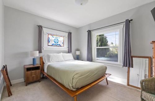 Port Gardner House | Historic PNW Bungalow - Sunset & Water View