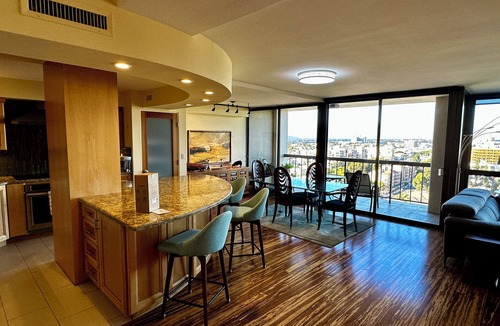 Hillcrest Condo | Historic post modern mid rise with floor to ceiling window views on Balboa Park.