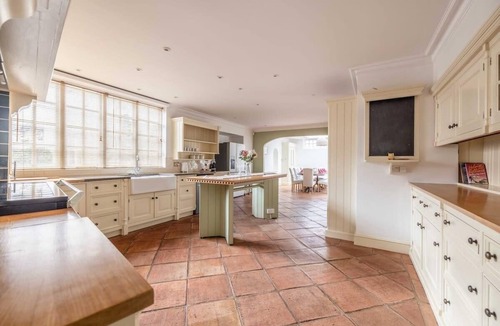 Windsor House | Historic River View Home in Windsor - By Tempstay