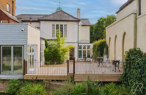 Windsor House | Historic River View Home in Windsor - By Tempstay