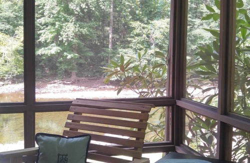 Elkins Cabin | Historic Riverside Log Cabin - Stay Waterfront!