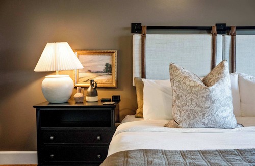 Lookout Valley Neighborhood Association Bed & Breakfast | Historic Riverview Inn - King Room Five