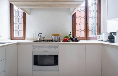 San Polo Apartment | Historic San Marco Apartment with Classic Charm and Modern Comforts