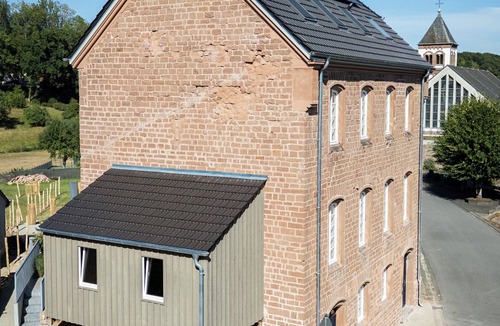 Baustert Apartment | Historic school - modern parlor
