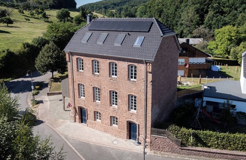 Baustert Apartment | Historic school - modern parlor