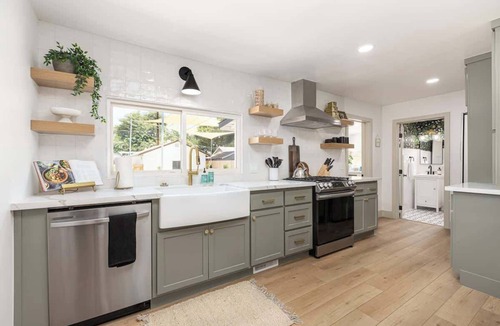 Exeter House | Historic Schoolhouse Retreat, Walk to Downtown Exeter