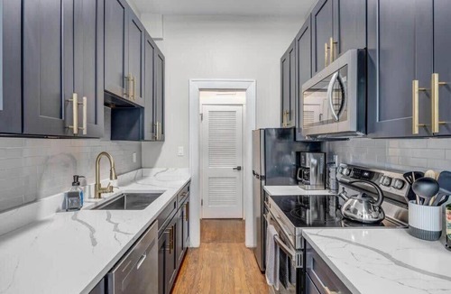 Riverside Apartment | Historic SidexSide Apt-Blocks from Shoppes of Avon