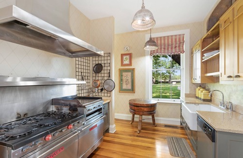 Springfield House | Historic Simmstown Manor Located on Bourbon Trail