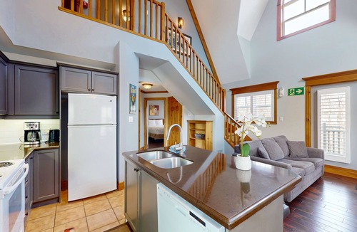 The Blue Mountains House | Historic Snowbridge Townhomes