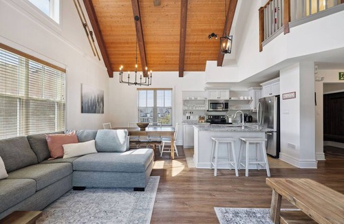 The Blue Mountains House | Historic Snowbridge Townhomes