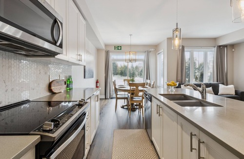 The Blue Mountains House | Historic Snowbridge Townhomes