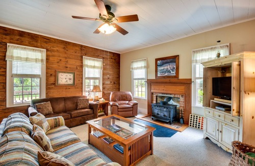 Mountain Rest House | Historic South Carolina Home w/ Covered Porch