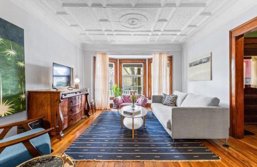 Front Park Apartment | Historic & Spacious 3 Bedroom Family Gem on Peaceful Street