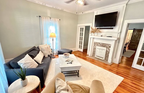 Statesville House | Historic Statesville:Walk to downtown. September discount! Pet-Friendly.