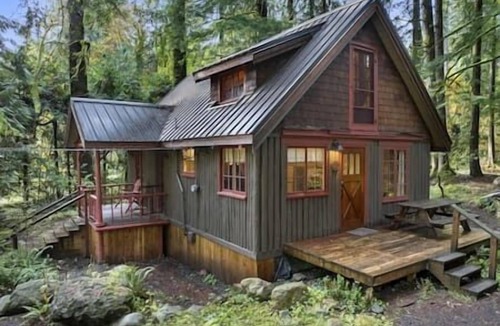 Brightwood Cabin | Historic Steiner log cabin on Mt Hood
