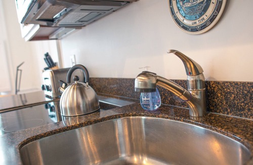Marblehead Condo | ♥ Historic Studio Minutes to Salem+Beaches Old Town Marblehead Private Parking ♥