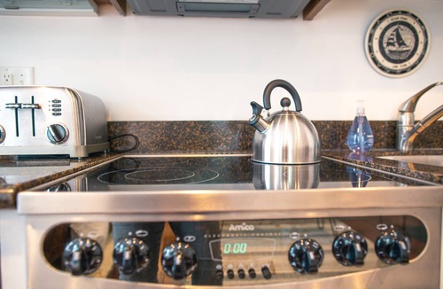 Marblehead Condo | ♥ Historic Studio Minutes to Salem+Beaches Old Town Marblehead Private Parking ♥