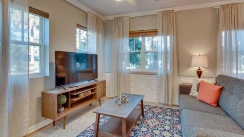 Thunderbolt House | Historic Studio & Pool Under Spanish Moss Oaks