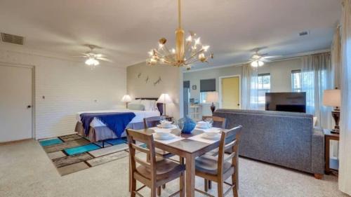 Thunderbolt House | Historic Studio & Pool Under Spanish Moss Oaks
