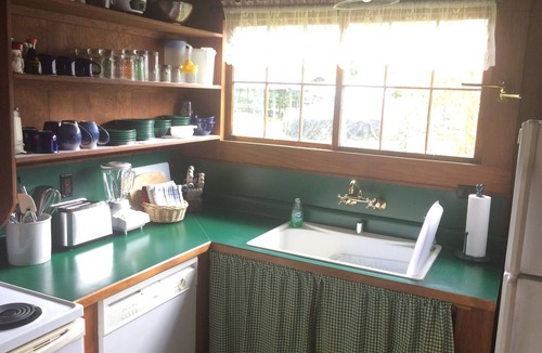 Volcano Cottage | Historic Sugar Era Home Close to National Park – A Local Staycation Favorite!