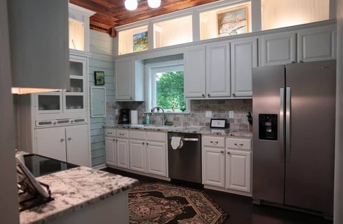 Hickman House | Historic Tea House - Centerville