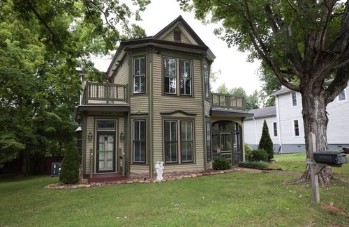 Hickman House | Historic Tea House - Centerville