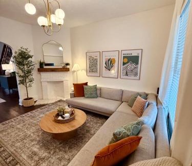 Chatham-Arch House | Historic Townhome by Mass Ave - Explore and Unwind