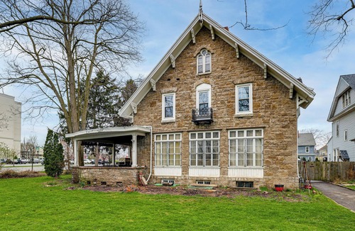 Downtown Niagara Falls Cottage | Historic Victorian Cottage, 1 Mi to Niagara Falls