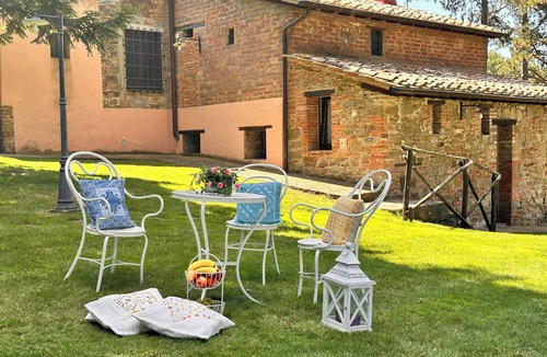 Paciano House | Historic villa overlooking Lake Trasimeno