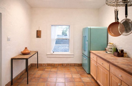 Marfa House | Historic Watermelon Adobe - King Bed - Walkable