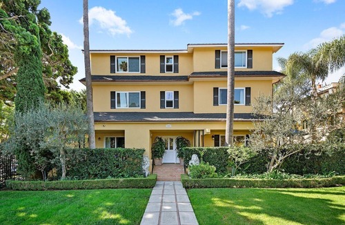 West Beach Apartment | Historic West Beach Studio — blocks to beach and Funk Zone