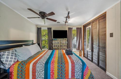Berkeley Springs House | Historic William Smith House - Pet Friendly, Grill, Wifi, Fire Pit, Deck, Family Friendly, Town Location, King Bed, Creekside