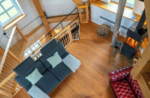 Beidenfleth House | Historic windmill on the Stör River with a view