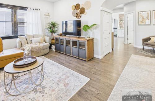 Albany House | Historical Albany Downtown House with 5 Bedrooms