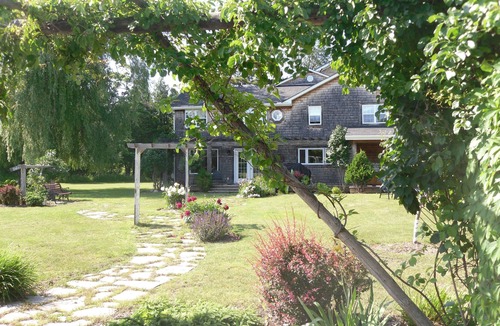 Southampton House | Historical and Private Estate, with Pickle Ball Court, Games Barn, minutes to SH