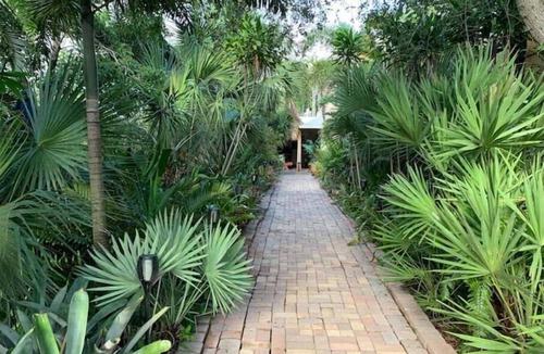 Lake Worth House | Historical botanical beach house