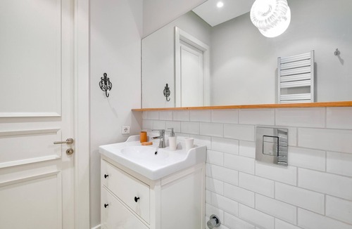 Pera Apartment | Historical Flat with Balcony near Galata Tower
