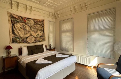 Istanbul City Center Apartment | Historical Greco-Ottoman Pavilion near Tram in Fatih
