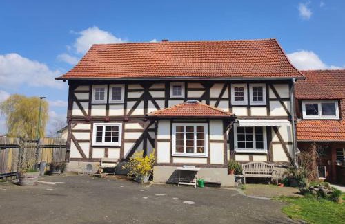 Schenklengsfeld House | Historischer Hof, einladend für Mensch und Tier.