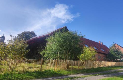 Schenklengsfeld House | Historischer Hof, einladend für Mensch und Tier.