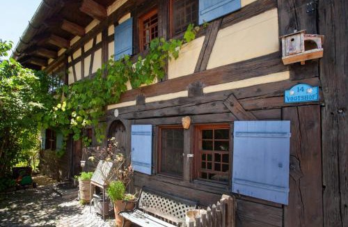 Buhlingen House | Historischer Vogtshof: eingezäunt | sonniger Garten | Kamin | Denkmalschutz