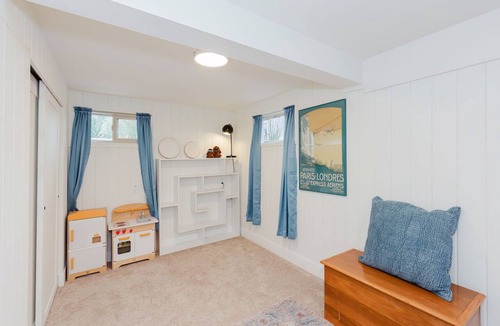Kingston House | History and Character! Charming homestead near Eglon Beach in Kingston, WA