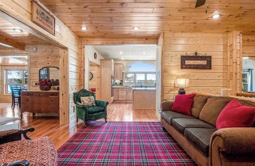 Mercer House | History-filled lakefront home with dock, fire pit, fireplace, & kayaks - dogs OK